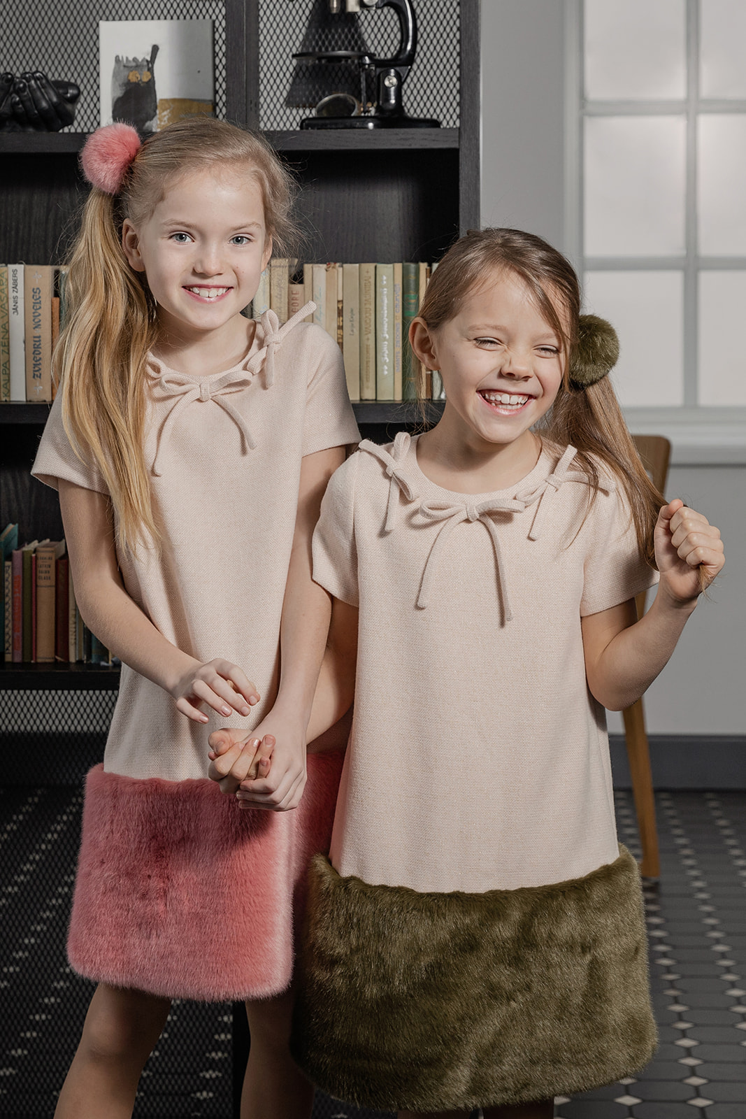 Faux fur lardge pom pom elastics hair head band ponytail.