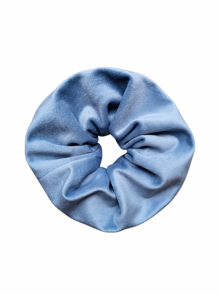 Tili Studio Velvet Scrunchie Blue Samta matu gumija scrunchie gaiši zilā krāsā